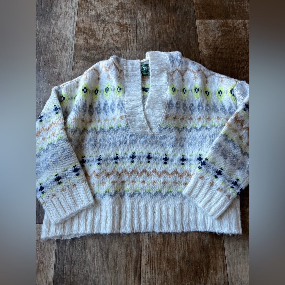 American Eagle Hooded Sweater Size M